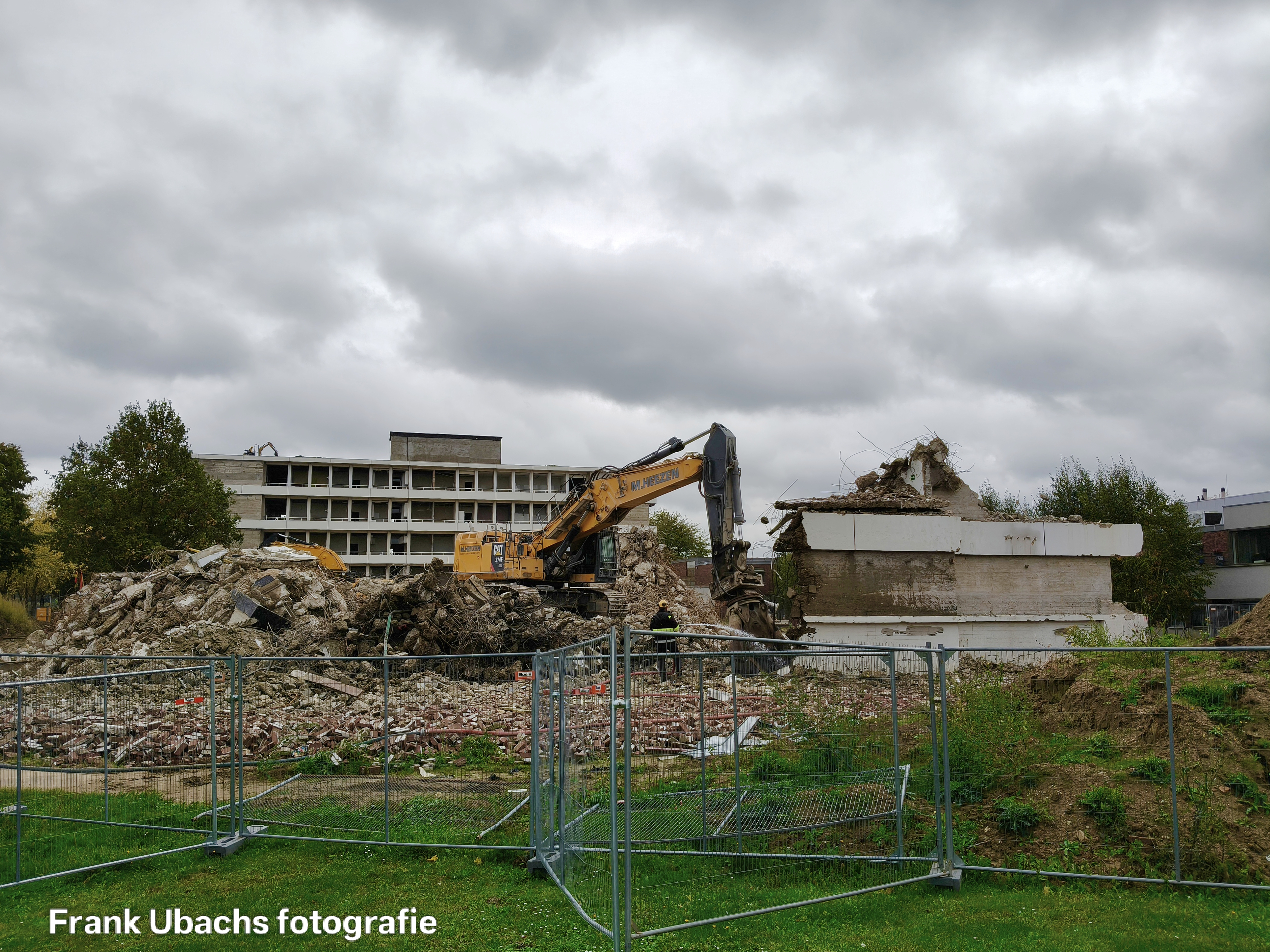 Foto-expositie - De afbraak van stukje oud Barbara ziekenhuis en Odilia